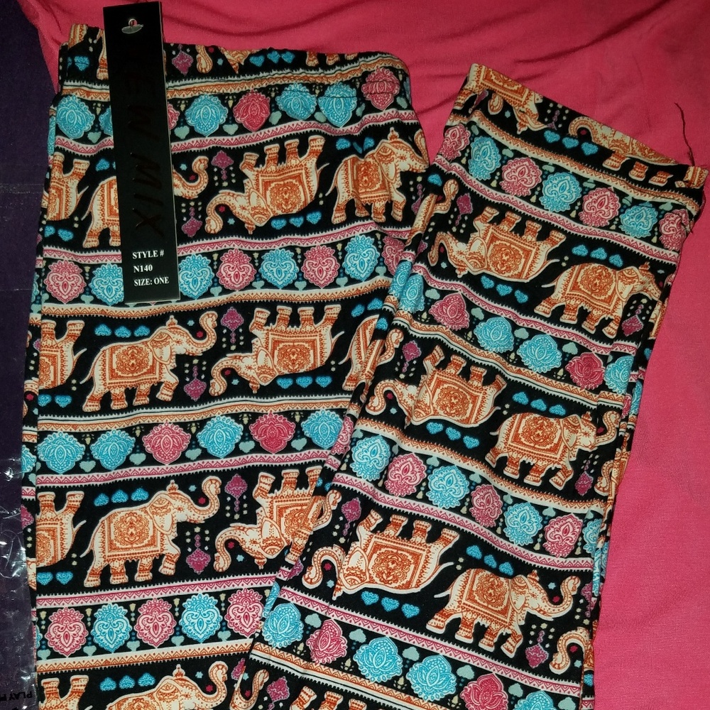 NWT Soft buttery elephant leggings
